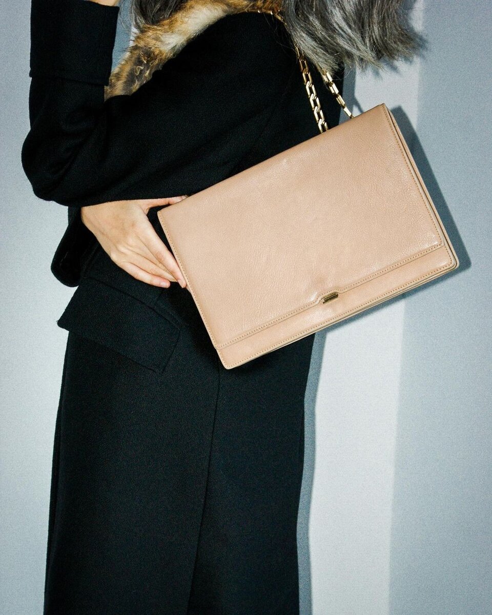 Сумка от Victoria Beckham в коллекции ресейл-платформы сумок THE CULTT 