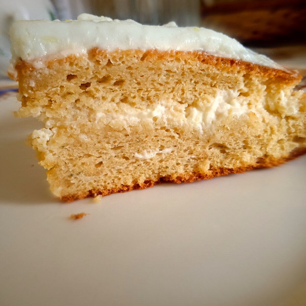 кусочек бисквита с кремом🍰