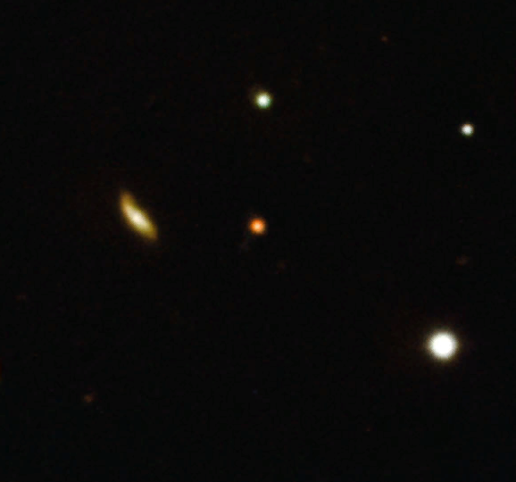 На этом снимке, сделанном прибором X-SHOOTER на очень большом телескопе ESO (VLT), виден свет от GRB 210905A (в центре).