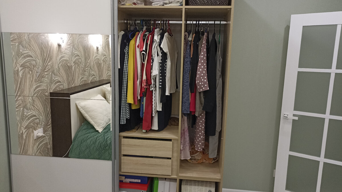 Моя половина: слева чистая, справа - ношеная