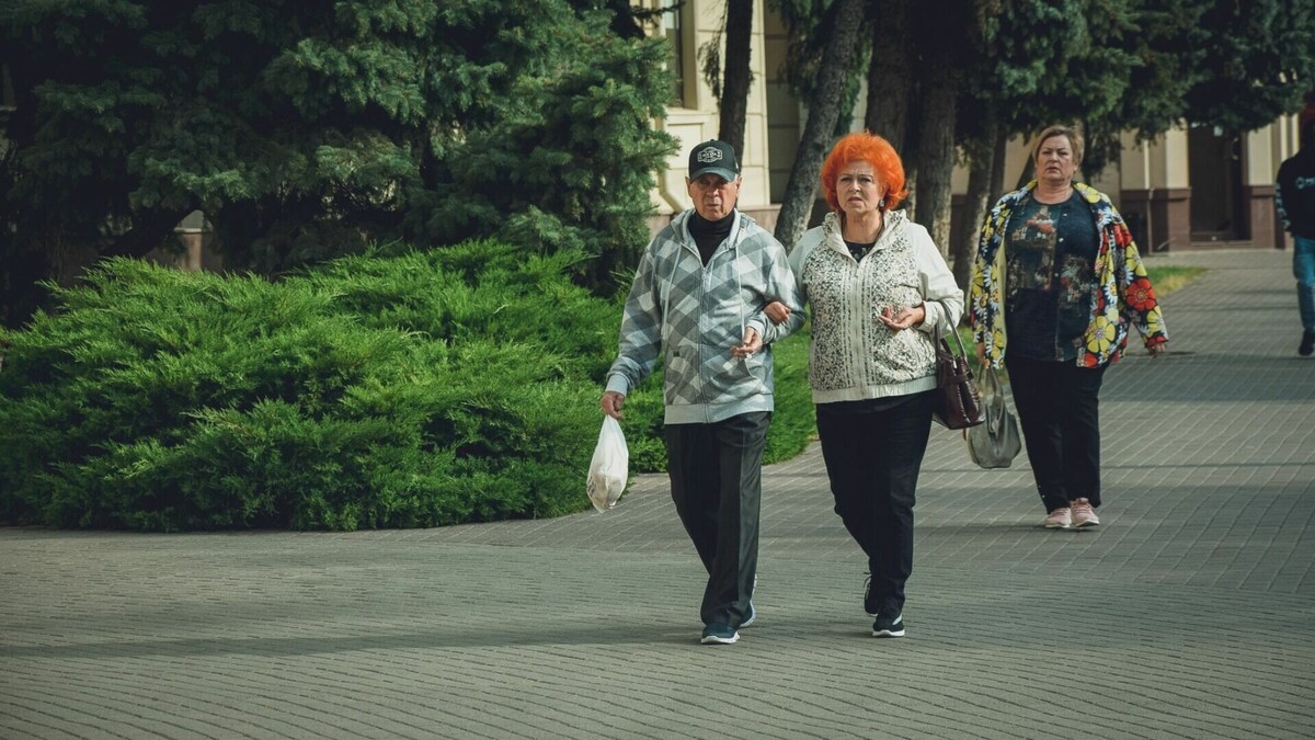     Аналитики SuperJob опросили жителей Волгограда и выяснили, что тем для счастливой и комфортной жизни требуется 174 тысячи рублей в месяц. За полгода эту сумма увеличилась на 2000 тысячи рублей.