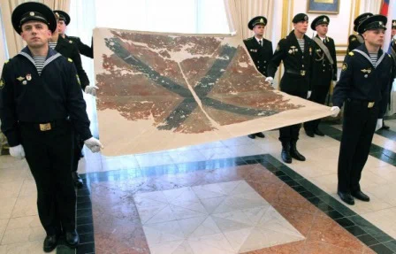 2010, 19 ноября - В Кронштадте состоялась церемония возвращения из Кореи носового флага крейсера «Варяг». Из этого города крейсер 3 августа 1901 года начал свой героический путь на Дальний Восток. Флаг торжественно внесли в Николаевский Морской собор, где Патриархом Московским и всея Руси Кириллом была отслужена по этому случаю Литургия.