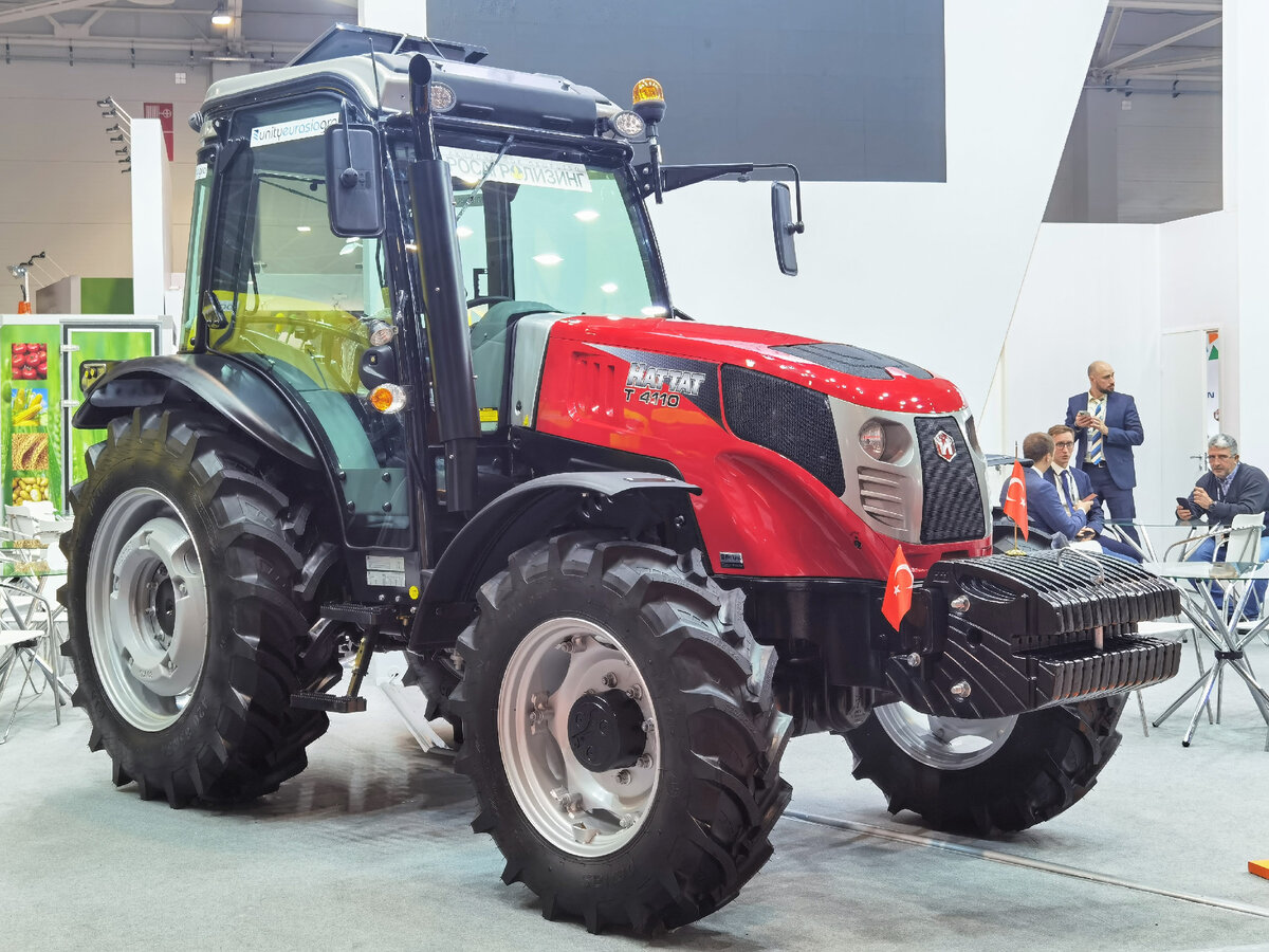 В конце ноября на выставке ЮгАгро в Краснодаре состоялась премьера еще одного тракторного бренда - турецкого производителя Hattat.-2