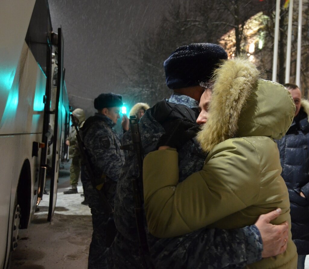 В Твери родные и близкие дождались полицейских из командировки на Северный Кавказ