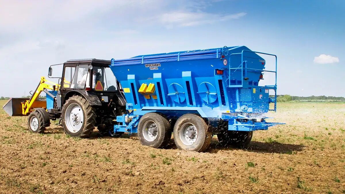 Фото: pkyar.ru Разбрасыватель удобрений УРМ-10М с модернизированным приводом цепи транспортёра