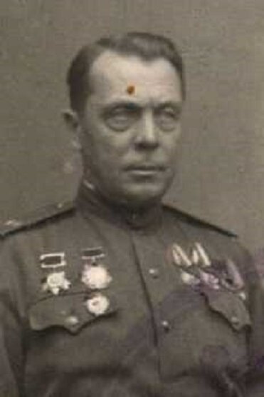 Иван Федорович Пташкин (1901 г.р.), гв.подполковник, командир 5 оштб с 8.10.1943, Интересно, что летом 1943 он числится как простой сержант 13 отдельного штрафного батальона Юго-Западного фронта.