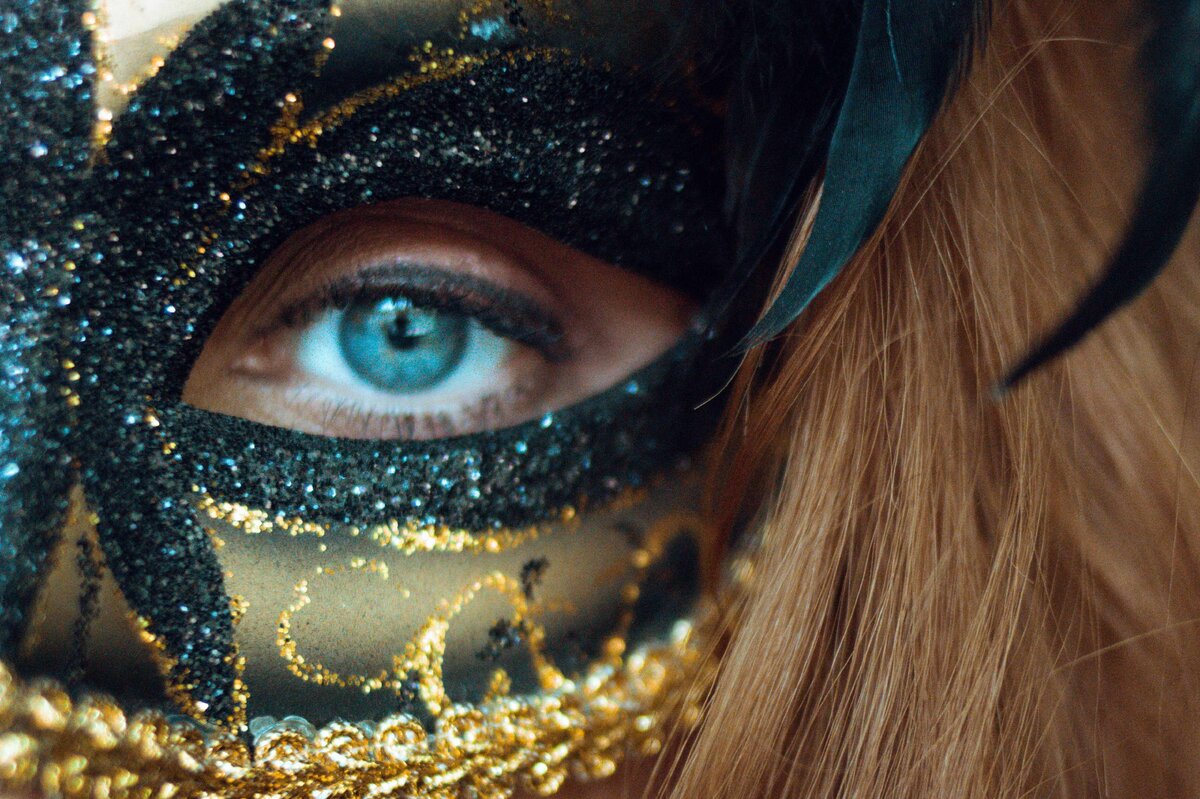     Будет, что вспомнить! 10 крутых идей для костюмированной вечеринки на Новый год от певицы SOFI AM