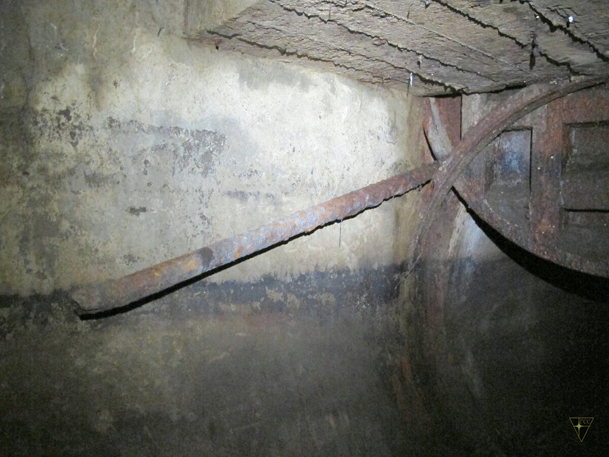 Подземный ручей в Лианозово. Почему в нём так много затворов?