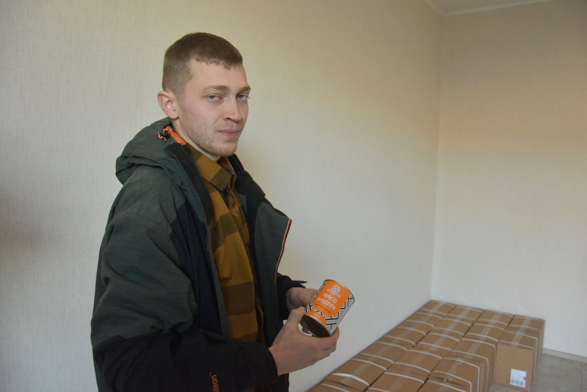  📷    Более 4 000 банок тушенки отправят в зону СВО из Оренбурга Марина Шарт