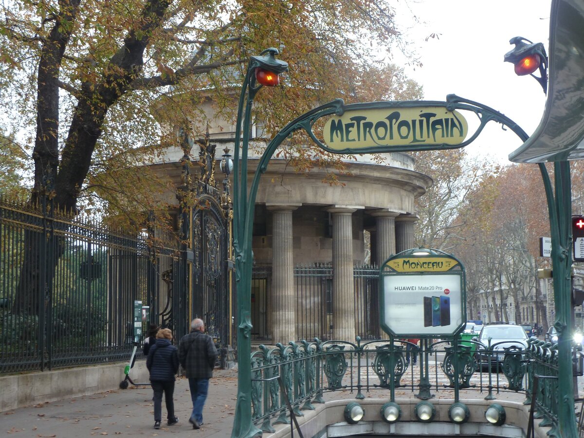 Осенний Париж мне вполне понравился, но теперь хотелось бы взглянуть на весенний.