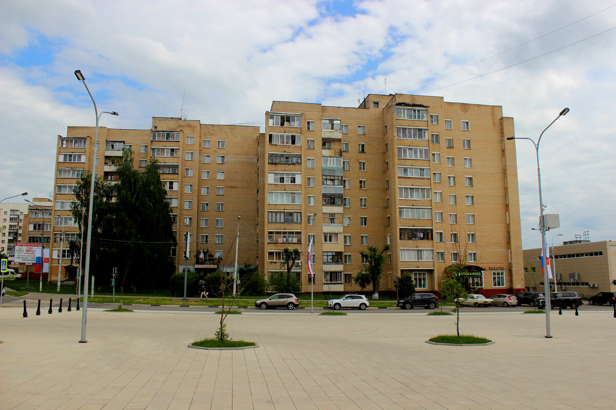 Многоэтажные дома на улице Солнцева