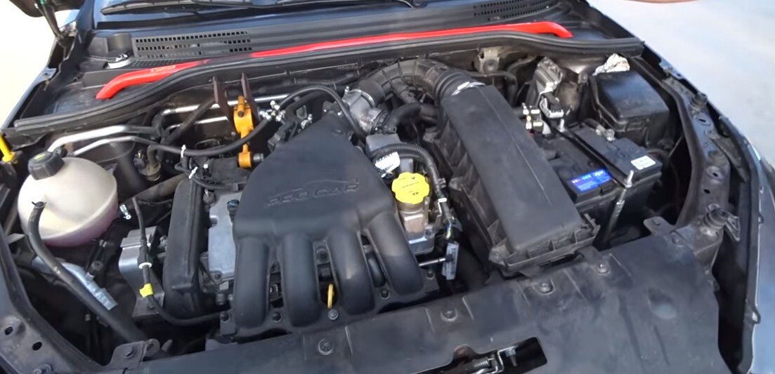 Подкапотное пространство тюнингованной Весты 1.6 с Pro.car ресивером