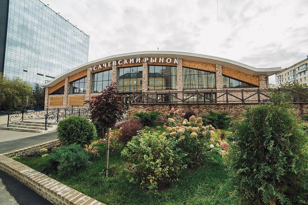 Усачевский рынок можно найти по адресу: Усачева, 26 Хамовники район, Москва
