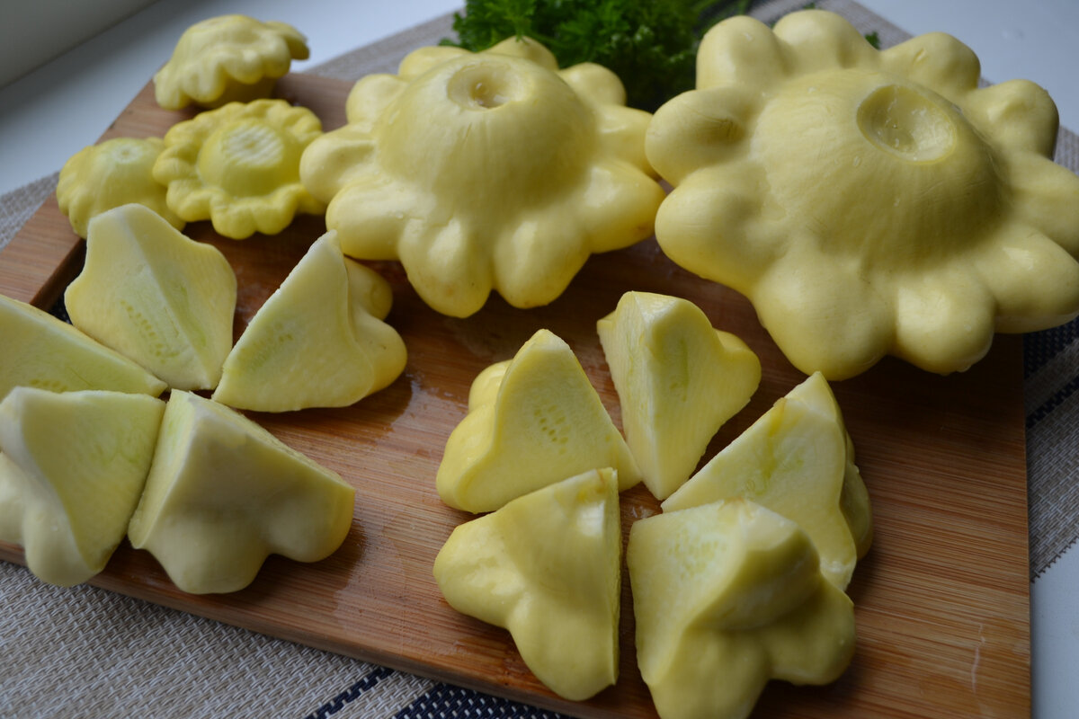 Такой вкусной заготовке патиссонов на зиму, меня научила свекровь. В этом  году заготавливаю двойную порцию. Делюсь рецептом. | Елена/НедОсолила | Дзен