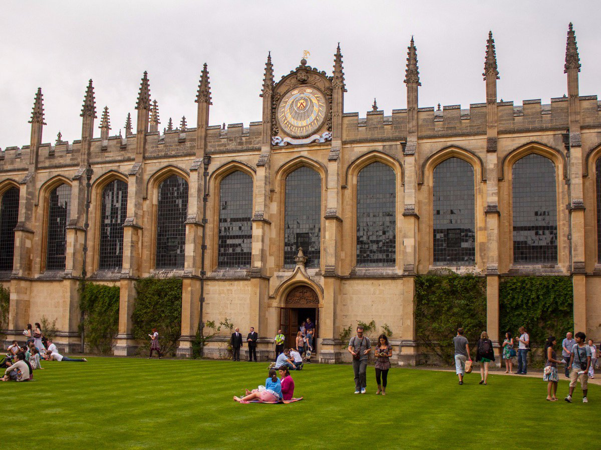 Oxford university england. Оксфордский университет в Англии. Сити-оф-Оксфорд университет. Оксфордский университет (University of Oxford), Великобритания студенты. Иордан колледж Оксфорд.