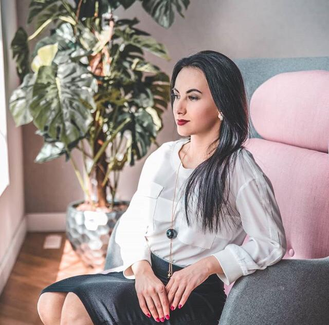 Алла Мадейра, клинический психолог, коуч, специалист по женским сакральным практикам, фитнес-тренер. Инстаграм @madeira_alla