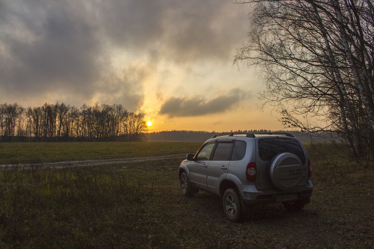 Уроки внедорожной езды. Повороты на грунтовой трассе 