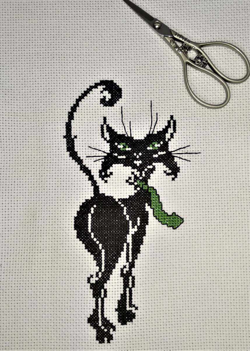 Первый вышитый котик из трех