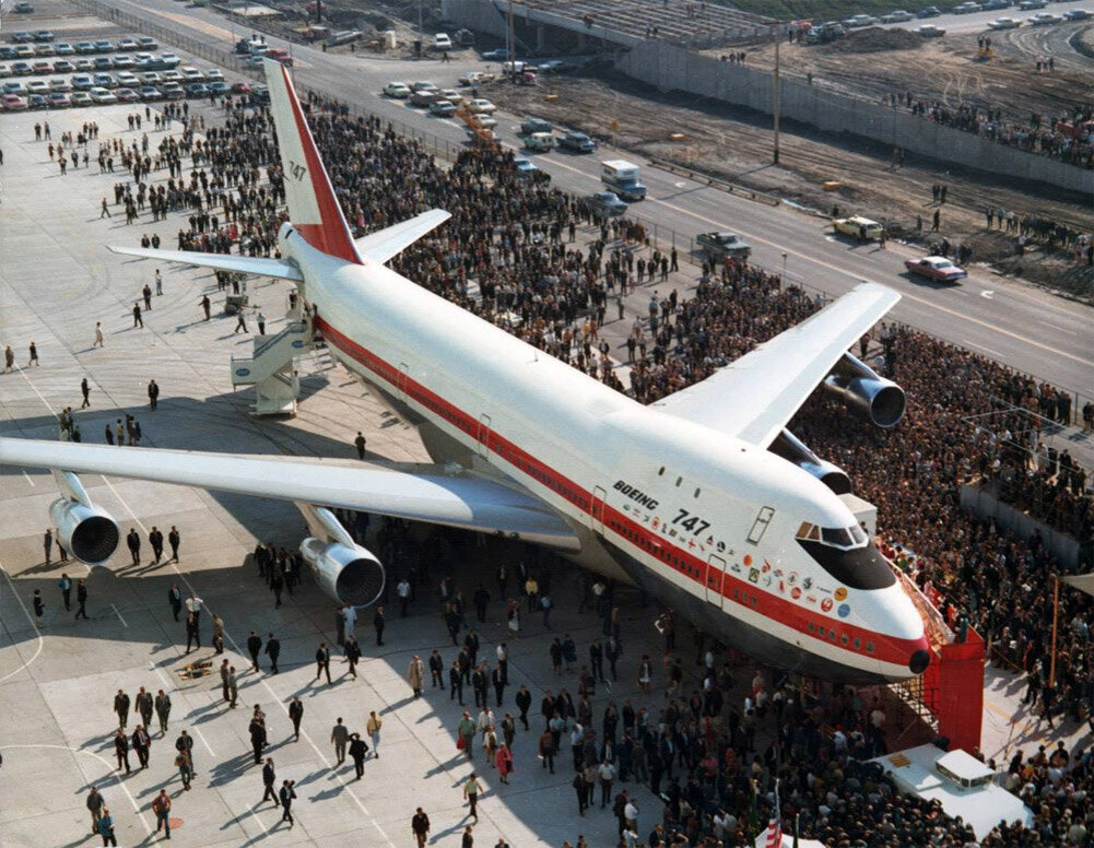 Презентация первого 747 на заводе в Эверетте...