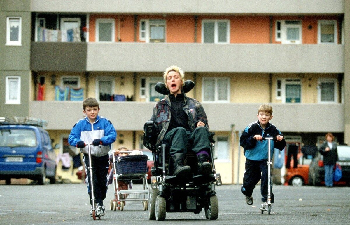 Кадр из фильма "...А в душе я танцую". 2004 г.