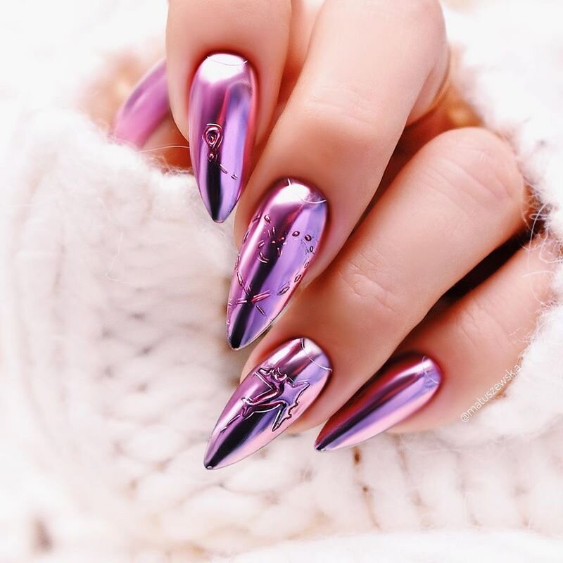 Новый сезон 2020-2021 полон неожиданных и удивительных идей маникюра, что представлены с различными формой и длиной ногтей, декором и техниками. Мастера пробуют новые стили, предлагая креативные и фантастически красивые виды дизайнов, перед которыми нельзя устоять.