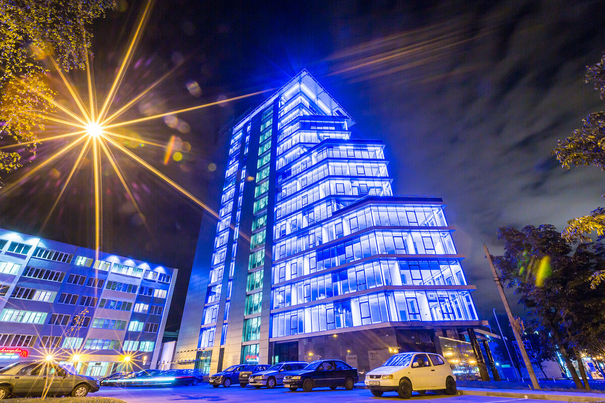Офис "Белгазпромбанка" в ночное время как отдельный вид искусства.