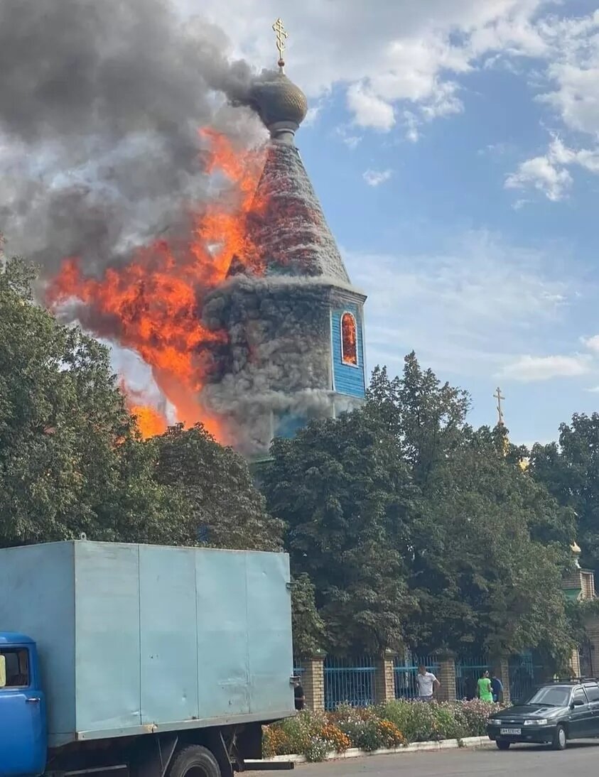Горящая церковь в Красном Лимане