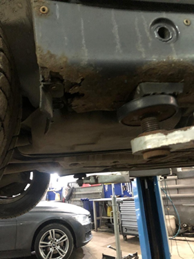 правый порог сзади