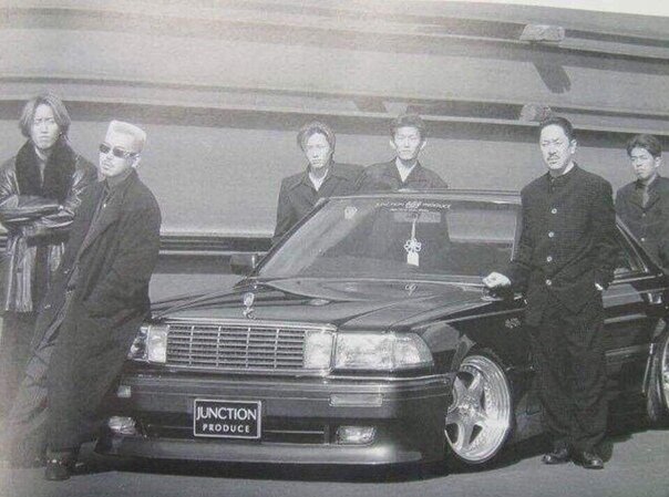 На фото участники Якудзы в 1970-ых годах. 