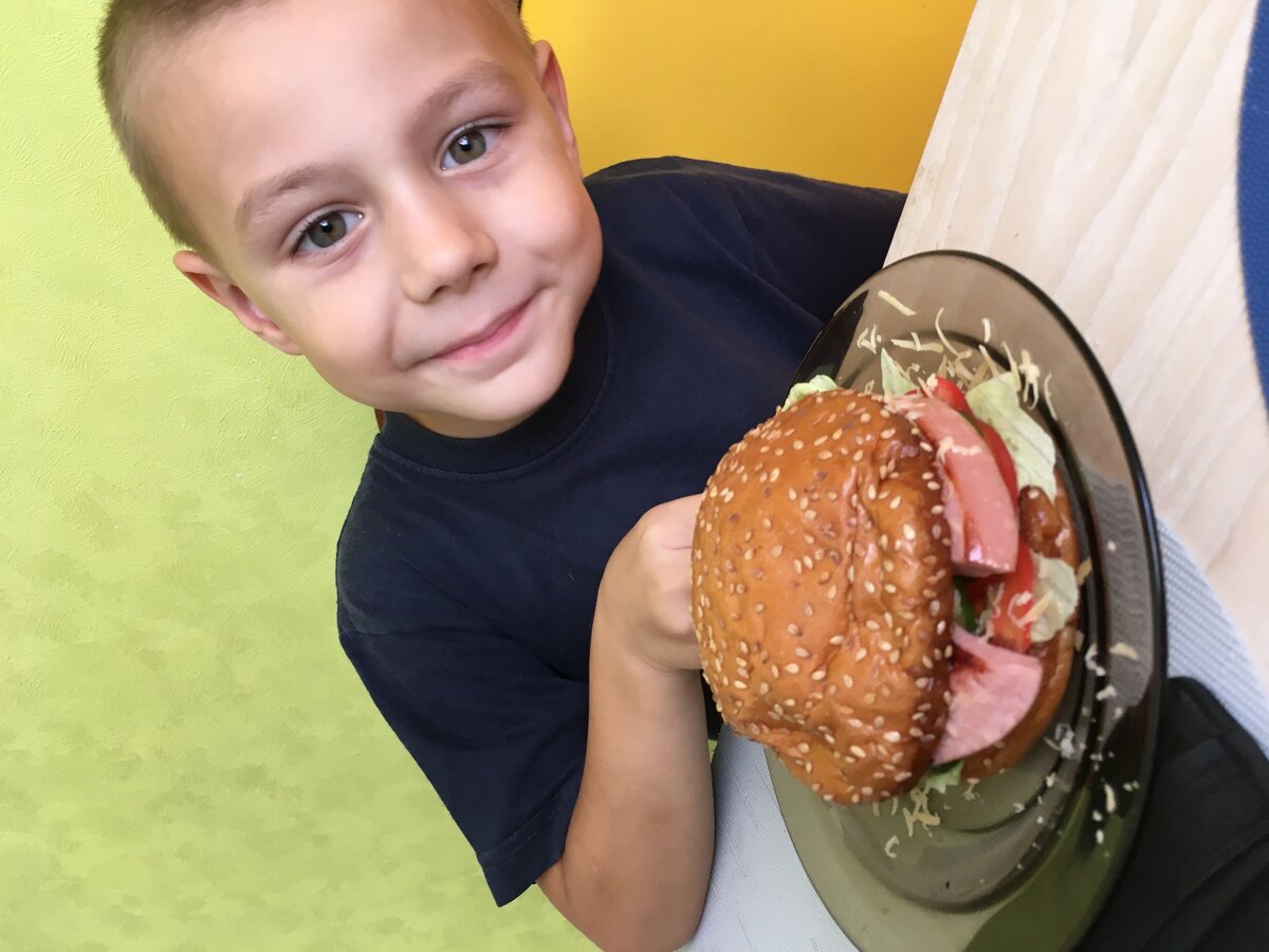 Хотя сын против моего режима😂