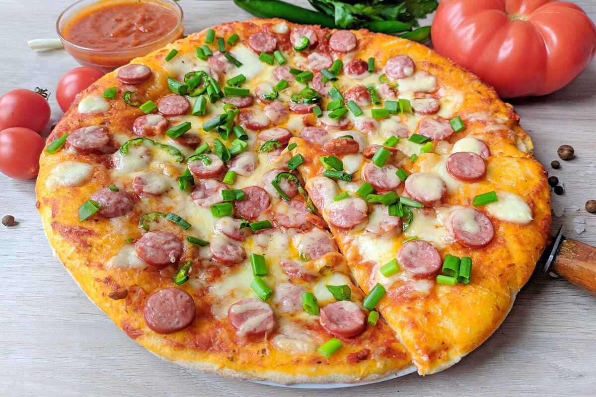 Пицца с колбасками. Пицца Робин бобин. Пицца с сосисками. Пицца с охотничьими колбасками. Пицца с кукурузой и колбасой.