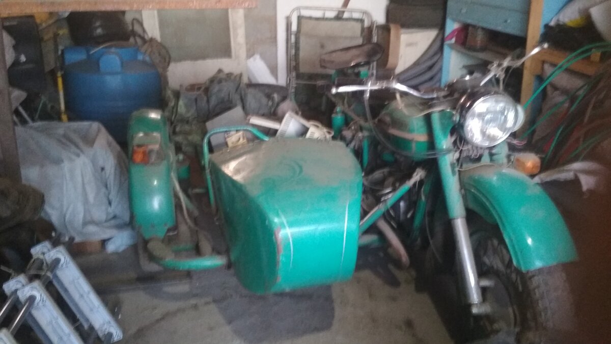 Мотоцикл УРАЛ в моем гараже