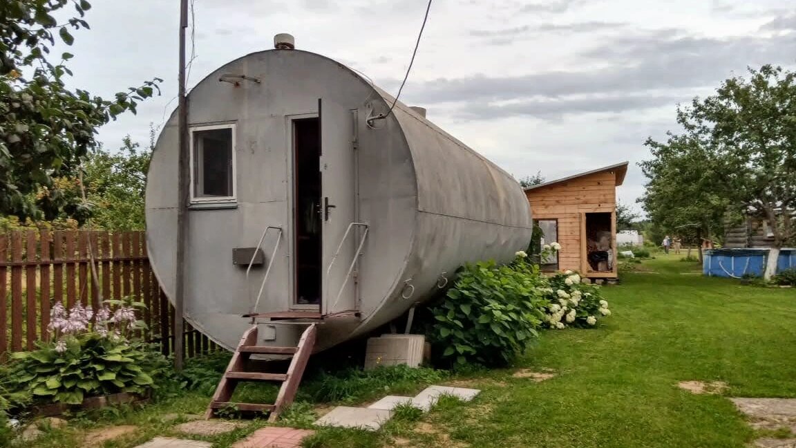 "Дом Кольцово" в арт-парке Никола-Ленивец. Можно представить, как жили полярники пару десятков лет назад, а некоторые живут и сейчас