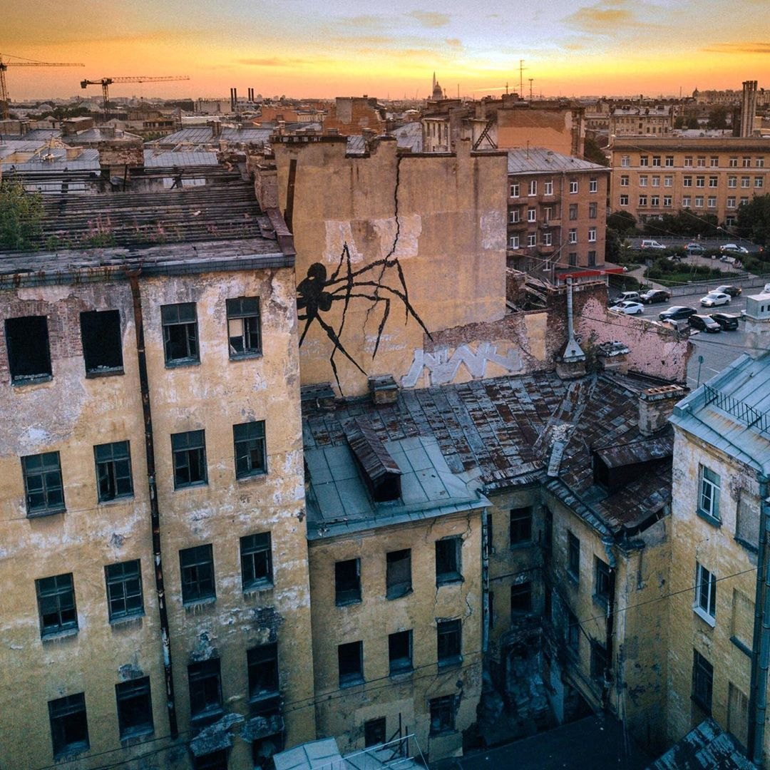завод красный треугольник наб. петербург город страшный. мрачный двор. заброшка в питере красный треугольник. дом достоевского в петербурге.