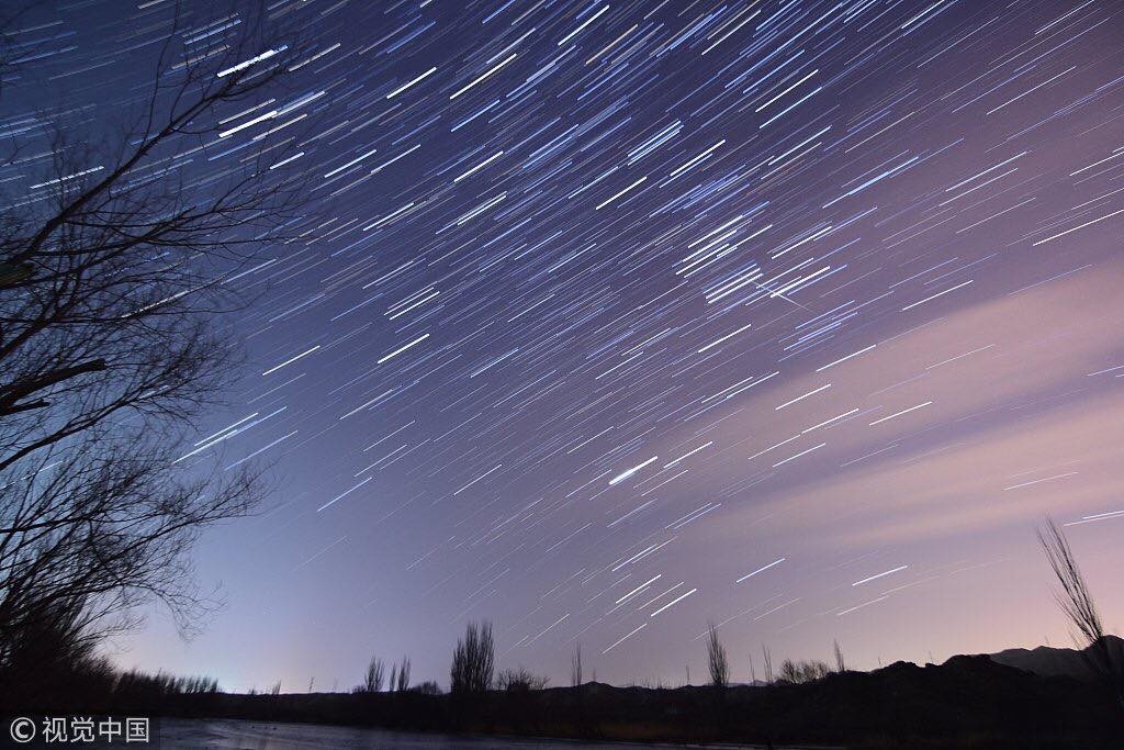 На данной картинке изображён поток звёзд.