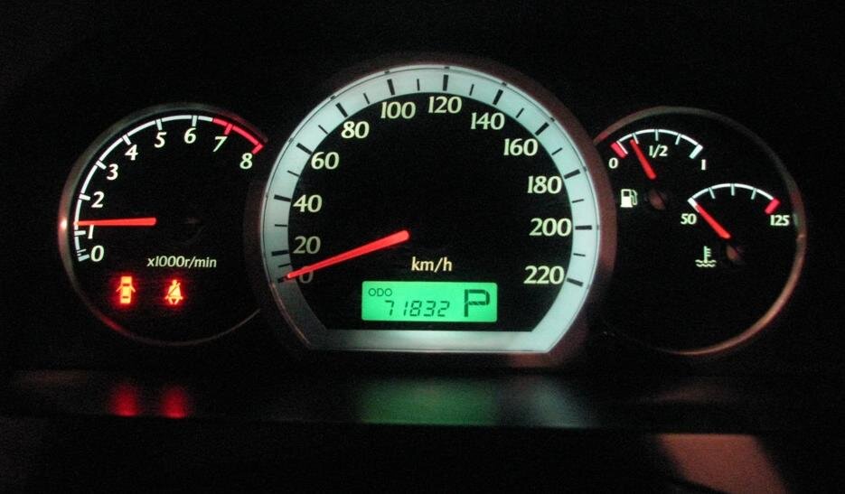 Приборка от машины с АКПП. Особой разницы нет