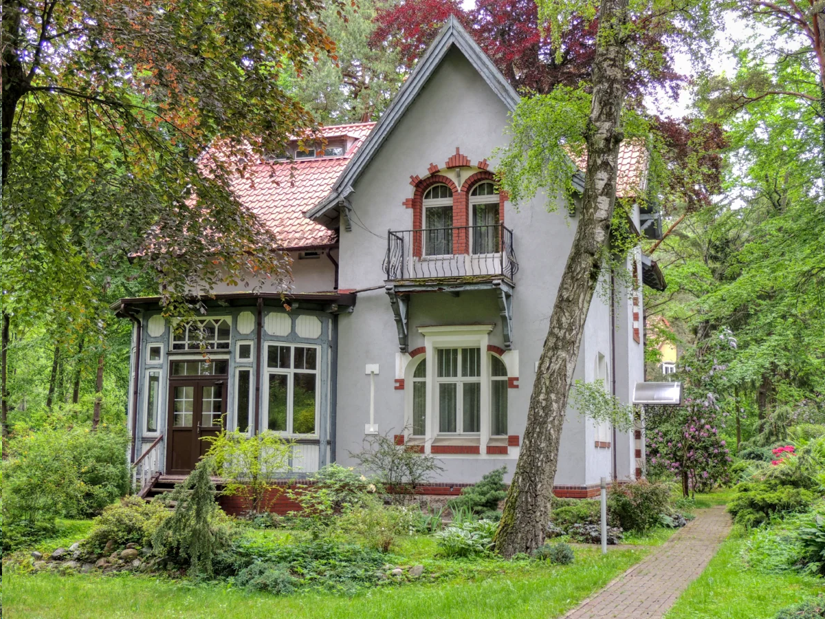 Калининградский дом фото. Дом Алиции Хансен в Светлогорске. Светлогорск усадьба. Светлогорск особняки Калининградская. Дом в Светлогорске Калининградской области.