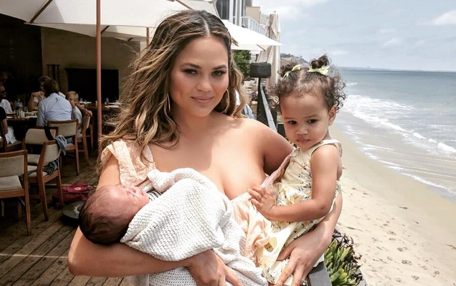 Крисси Тейген с детьми