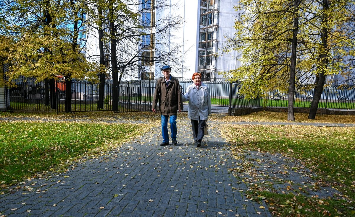 Погода в южноуральской столице располагает к прогулкам. Фото Людмилы Ковалевой (Южноуральская панорама)