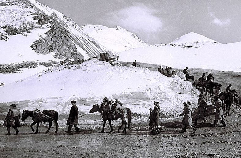 Азербайджанские беженцы покидают Кельбаджарский район. Источник wikimedia.commons