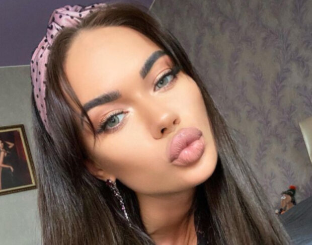 Актриса и блогерша Яна Кошкина, которой приписывают роман с комиком Гариком Харламовым, нашла самый удачный ракурс, дабы показать все свое "богатство"

