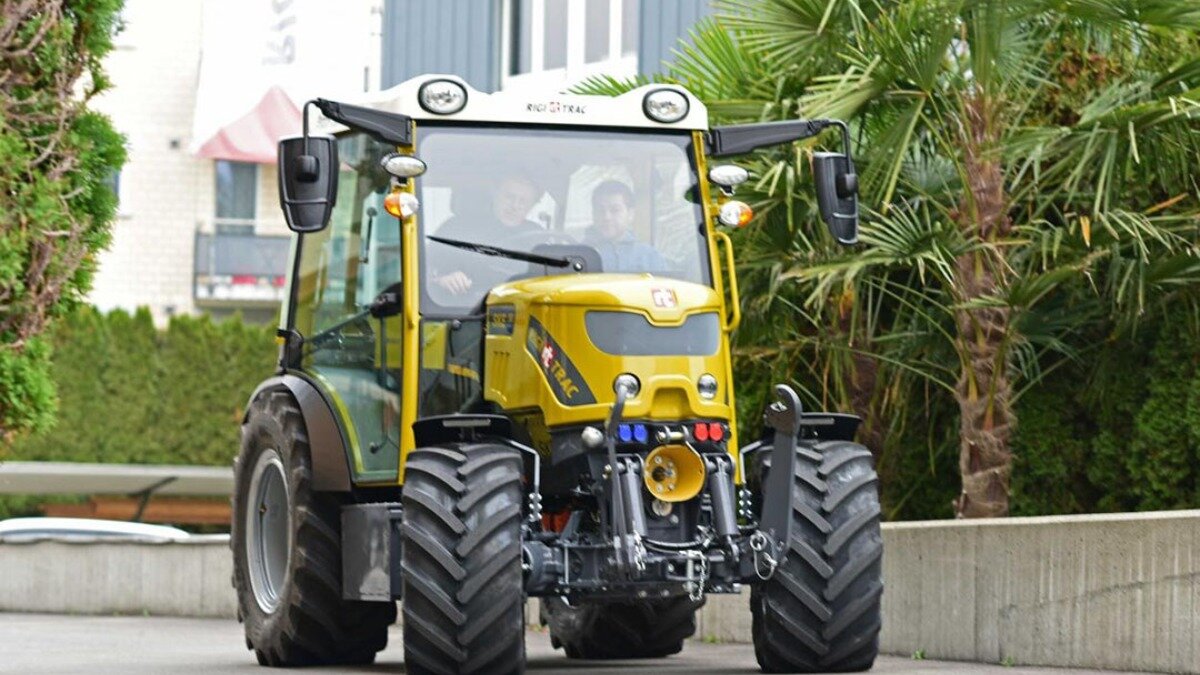 Фото: Портал trekkeronline.nl (автор: Rigitraс) Новый трактор Rigitraс SKE 40 с элекродвигателем