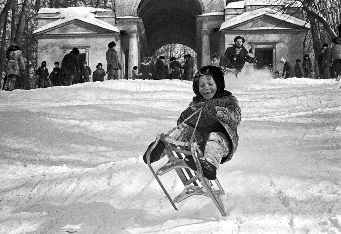 С горки. Оригинал опубликован хумус (￼humus). Источник: https://nikolay-saharov.livejournal.com.