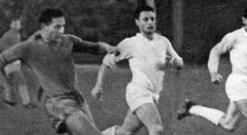 Борис Казаков в темной форме. Источник фото. 