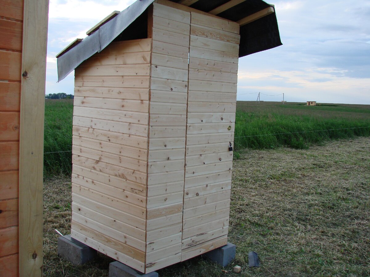 Такой туалет получился на скорую руку!) 