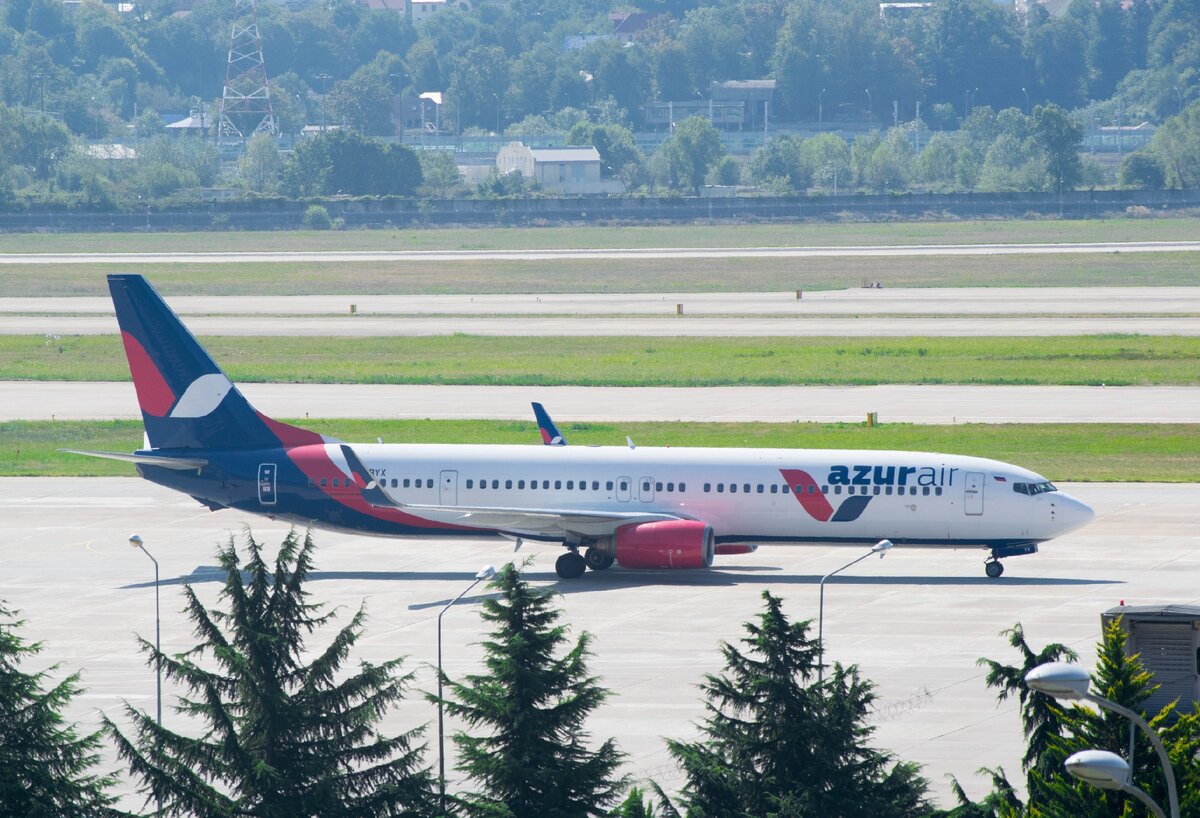 Boeing 737-9GP(ER)(WL), VQ-BYX, 2007 года выпуска, Azur Air. (фото автора)