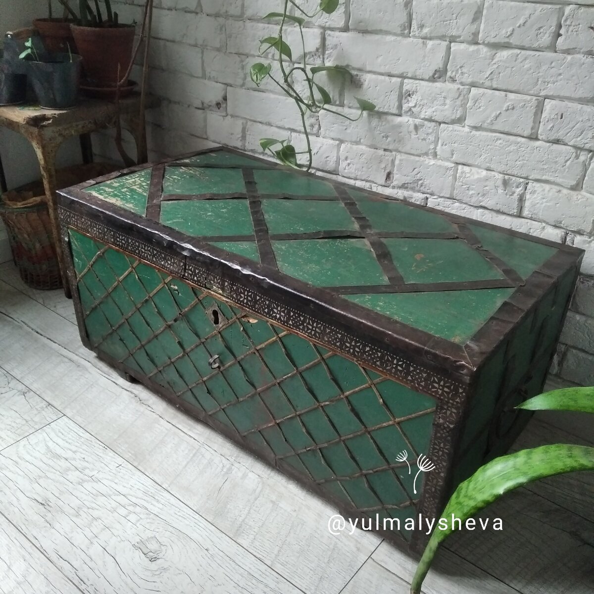 Даже мечтать не могла найти на мусорке старинный сундук 