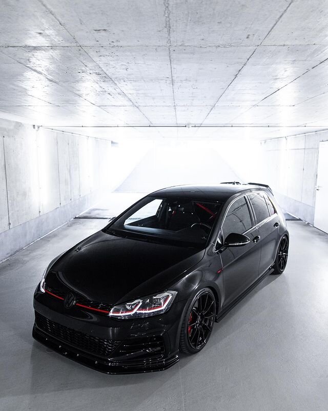 Мощность: 395л.с
Крутящий момент: 500Hm
Максимальная скорость: 296км/ч
Разгон до 100км/ч - 5.16сек
Привод: передний