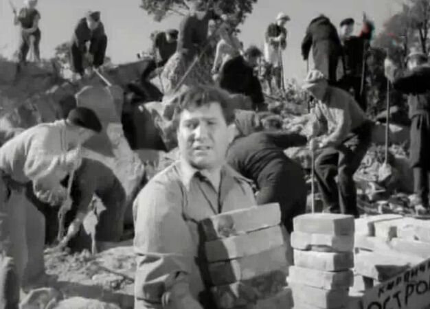 Александр Бурцев ( Соломон Бурштейн). Кадр из к/ф "Весенние грозы". Фото с kino-teatr.ru