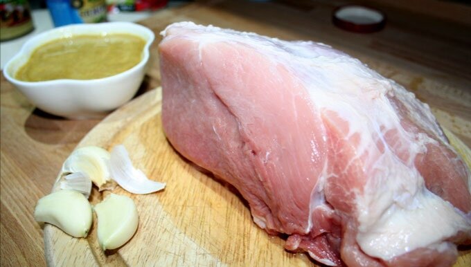 Мясо, чеснок, горчица.                         